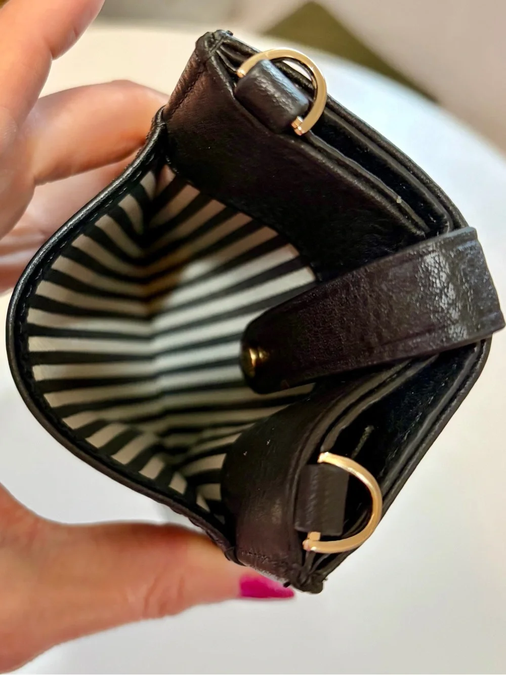 Kate Spade NY Pearl & Black Pebbled Iphone Sleeve Crossbody Bag